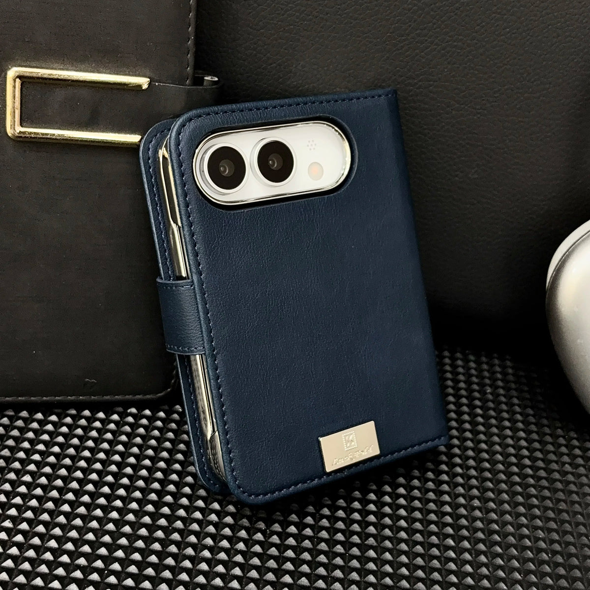 2 in 1 Detachable Magnetic Flip Cards Solt Wallet Leather Case for iPhone Ultra 18 Fold for Magsafe Shockproof Skin Feel Cover