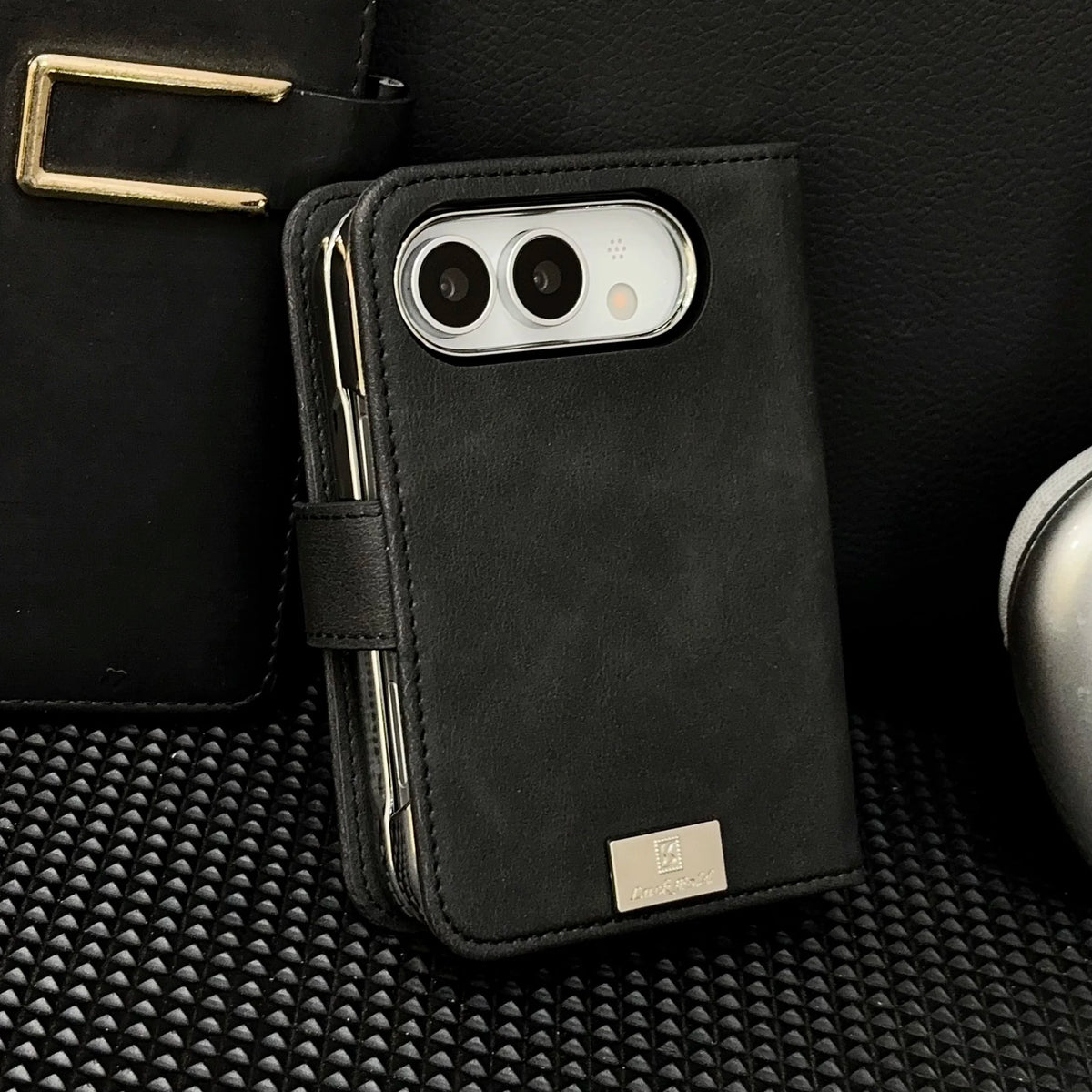 2 in 1 Detachable Magnetic Flip Cards Solt Wallet Leather Case for iPhone Ultra 18 Fold for Magsafe Shockproof Skin Feel Cover