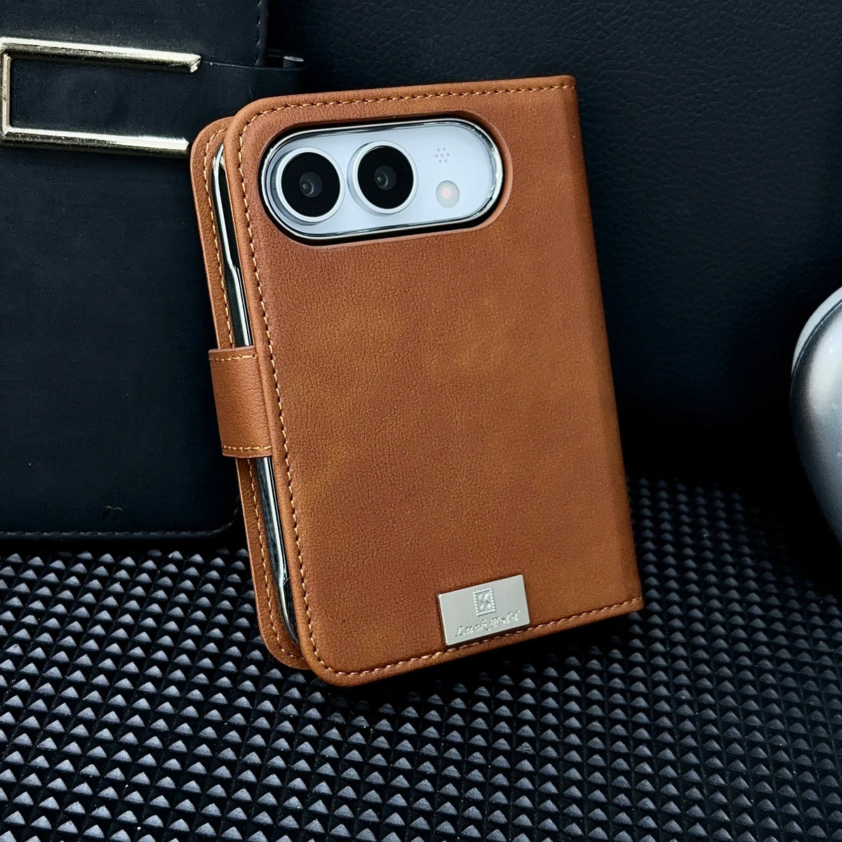 2 in 1 Detachable Magnetic Flip Cards Solt Wallet Leather Case for iPhone Ultra 18 Fold for Magsafe Shockproof Skin Feel Cover